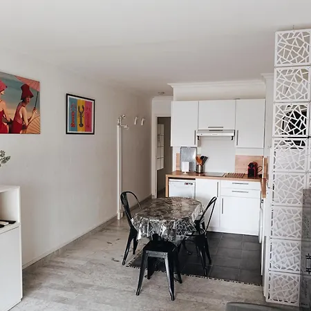 Apartment Climatise A Les Pins Dans Avec Piscine *