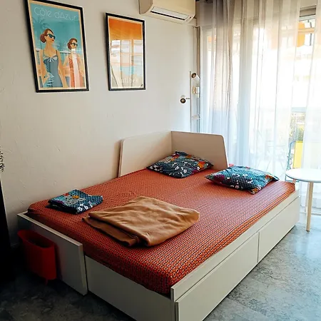 Apartment Climatise A Les Pins Dans Avec Piscine *