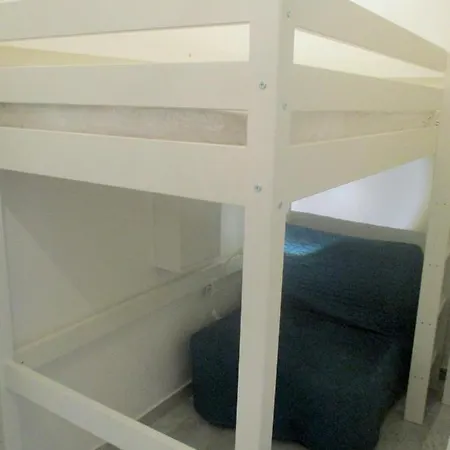 Apartment Climatise A Les Pins Dans Avec Piscine