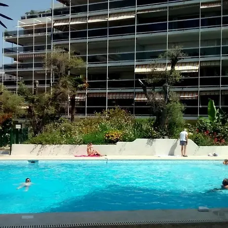 Climatise A Les Pins Dans Avec Piscine Apartment Juan-les-Pins