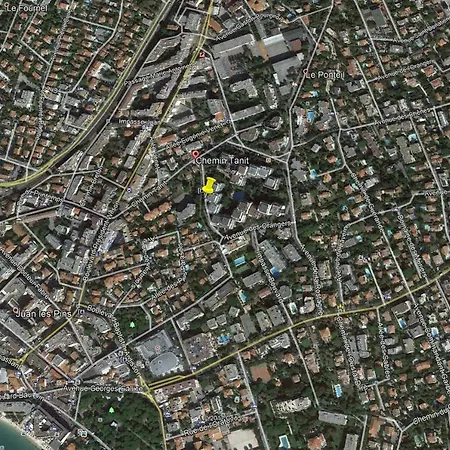 Climatise A Les Pins Dans Avec Piscine Apartment Juan-les-Pins