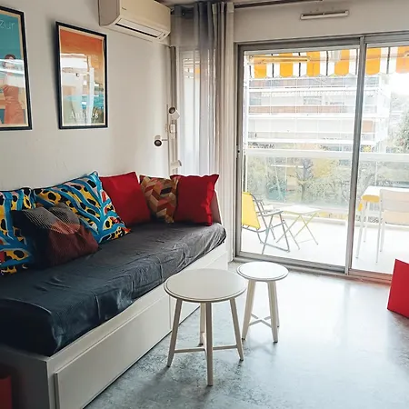 Apartment Climatise A Les Pins Dans Avec Piscine *