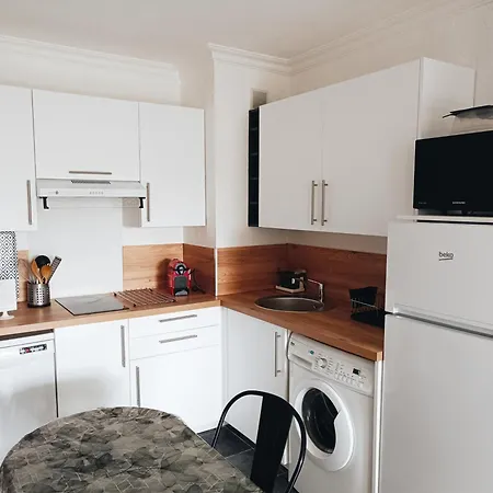 Apartment Climatise A Les Pins Dans Avec Piscine