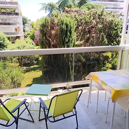 Climatisé à Les Pins Dans Résidence Avec Piscine * Juan-les-Pins