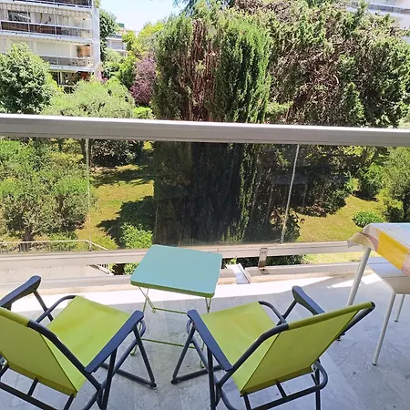 Apartment Climatise A Les Pins Dans Avec Piscine