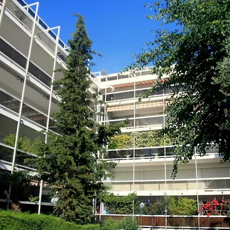 Climatise A Les Pins Dans Avec Piscine Juan-les-Pins