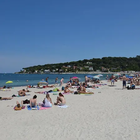 Climatise A Les Pins Dans Avec Piscine * Juan-les-Pins