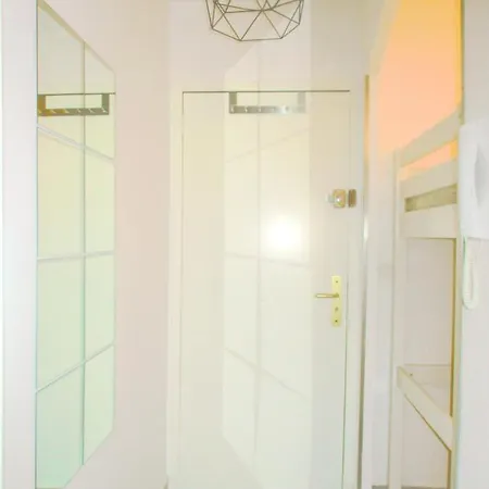 Climatise A Les Pins Dans Avec Piscine Apartment *