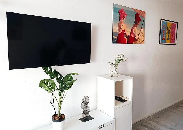 Climatise A Les Pins Dans Avec Piscine * Juan-les-Pins