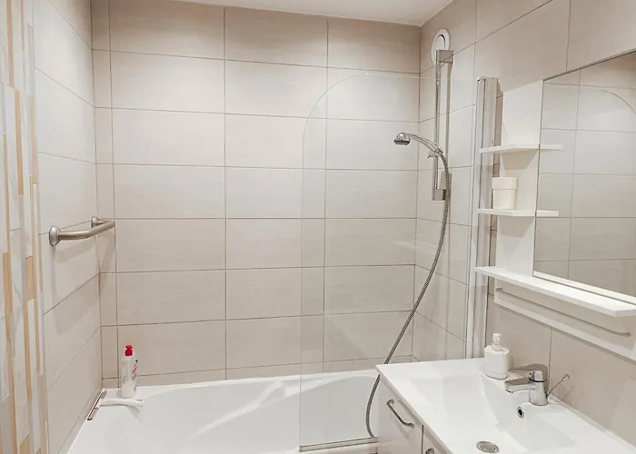 Climatisé à Les Pins Dans Résidence Avec Piscine Juan-les-Pins