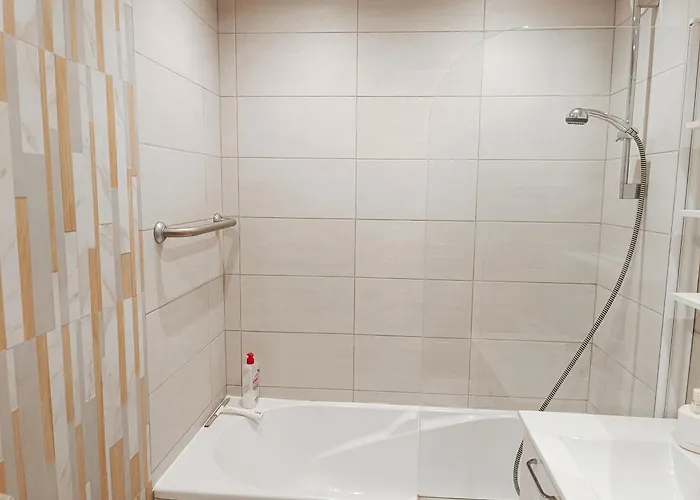 Climatisé à Les Pins Dans Résidence Avec Piscine Juan-les-Pins